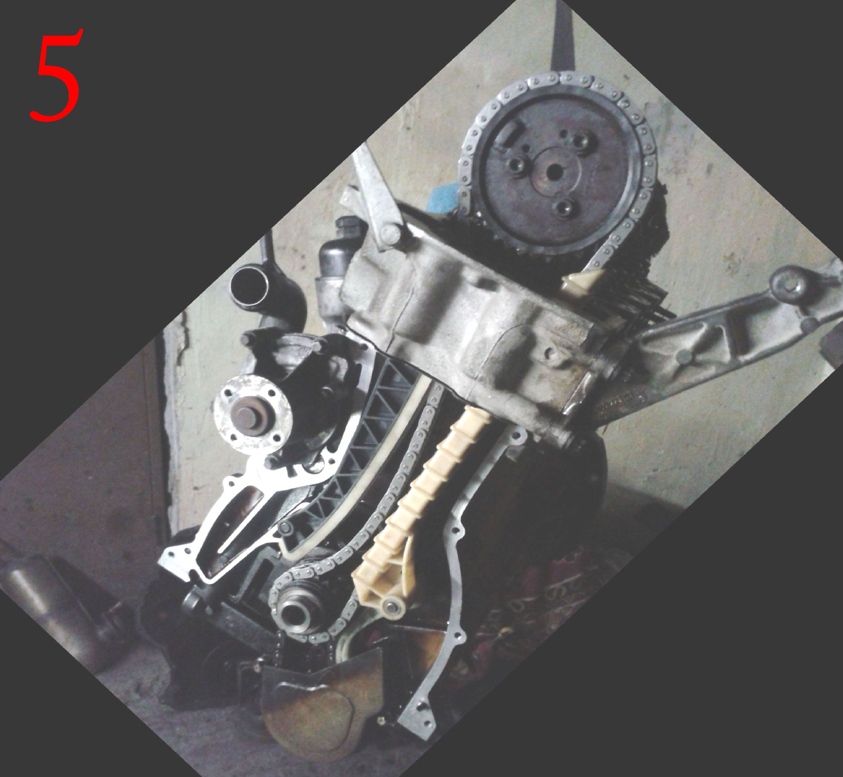 In photo's 4 and 5 you can see the engine with the new timing chain and new chain guides installed.