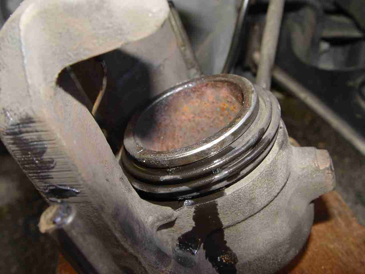 signs%20of%20a%20leak%20from%20piston%20